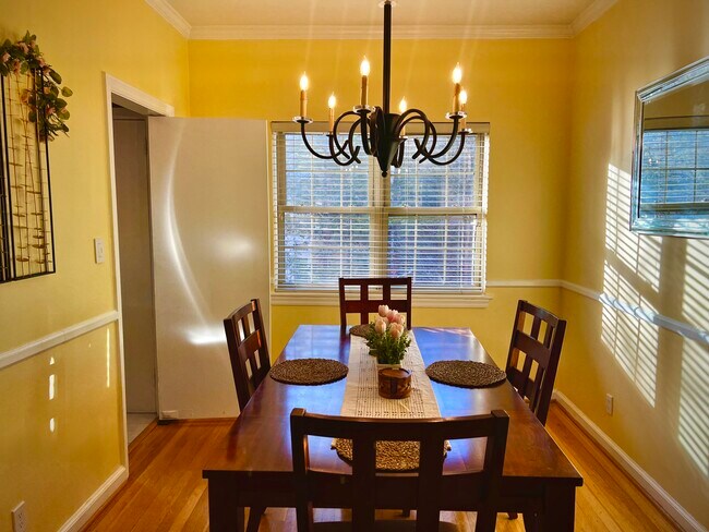 Building Photo - 430 Lindbergh Dr NE