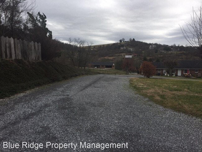 Building Photo - 549 N Holston River Dr