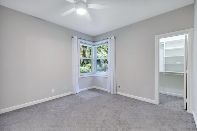 Building Photo - 12020 NW 62nd Ct