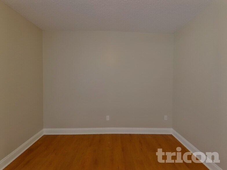 Building Photo - 323 Dexter Pl