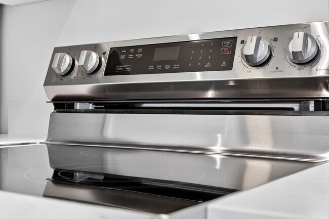Building Photo - Freshly Renovated Single-Story Home with Huge Backyard & Prime Commuter Location!