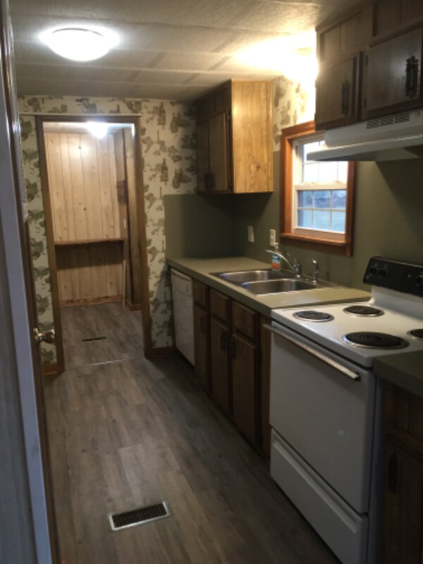 Building Photo - 606 Charlie Kuntz Rd