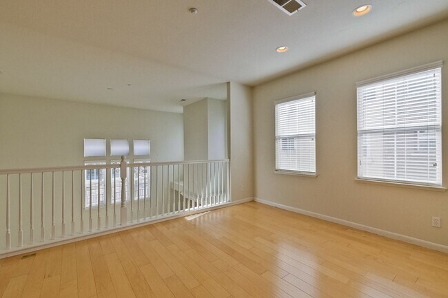 Building Photo - Wow! What a Great Home! Available Now!