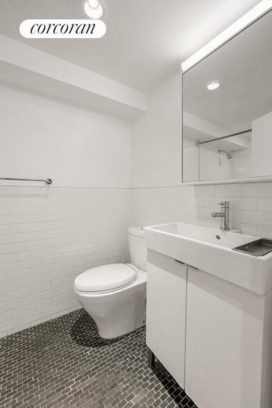 Building Photo - 419 17th St