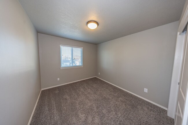 Building Photo - Three bedroom townhouse in Orchards.  - Built in 2016 - AC