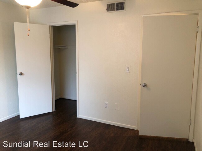 Building Photo - 1107 E University Dr