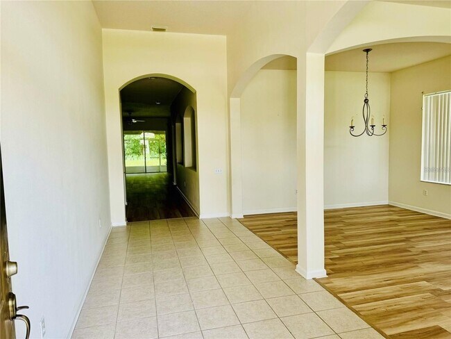 Building Photo - 7346 Crescent Palm Dr