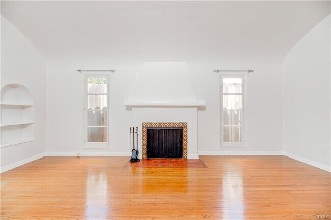 Building Photo - 2376 Selby Ave