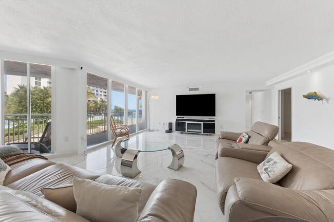 Building Photo - 3546 S Ocean Blvd