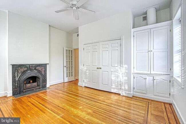 Building Photo - 400 E Cross St