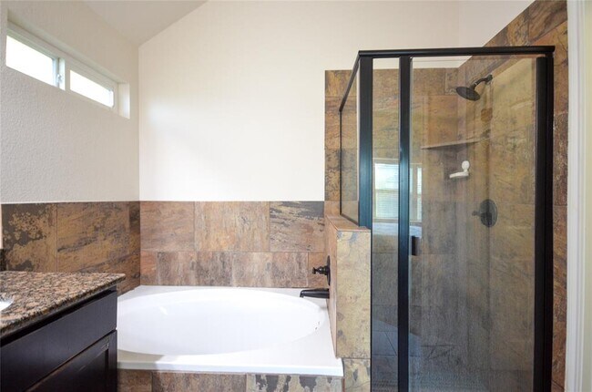 Building Photo - 5632 Sabbia Dr