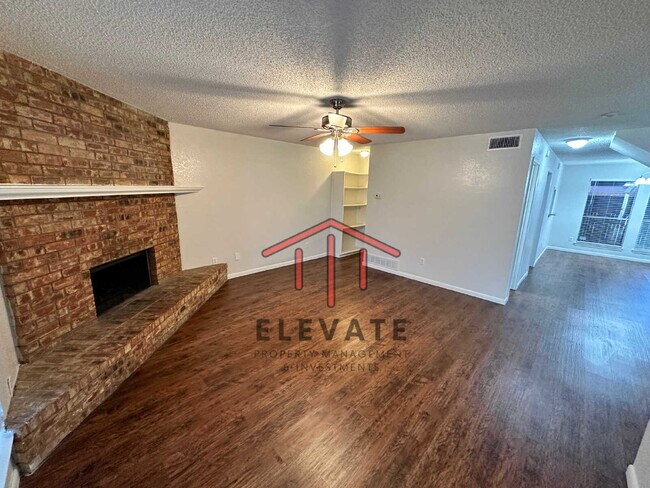 Building Photo - "Charming 3-Bedroom Townhouse Oasis with 2...