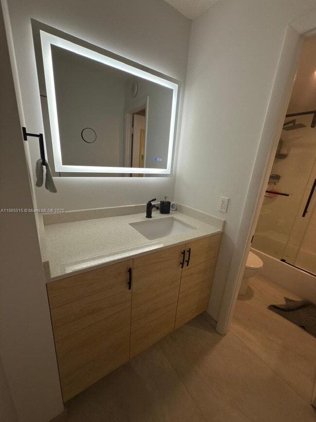 Building Photo - 3113 S Ocean Dr