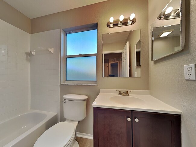 Building Photo - 774 Burlwood St