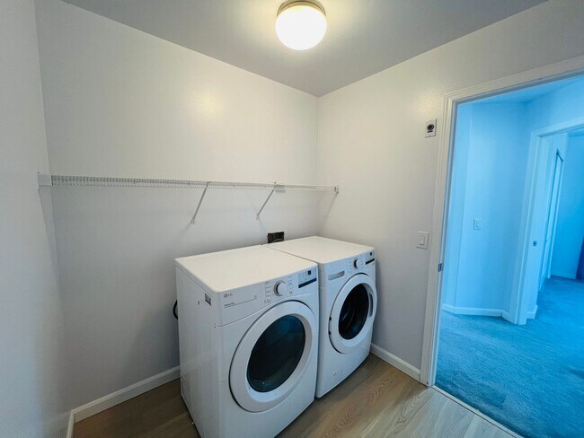 Building Photo - 4 Bedroom 2.5 Bathroom Home w/ Garage In Ferndale!