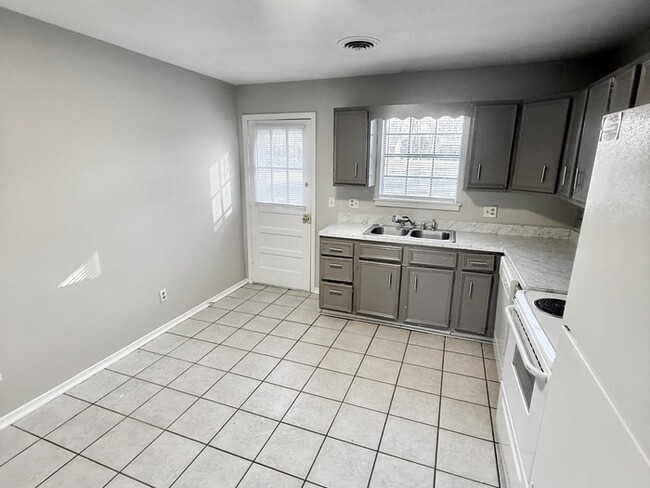 Building Photo - 52 Landmark Loop