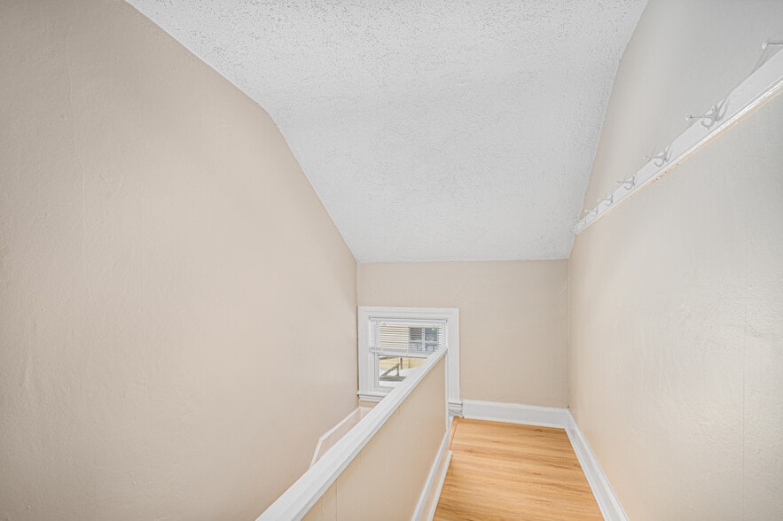 Building Photo - 81 W Pontiac St