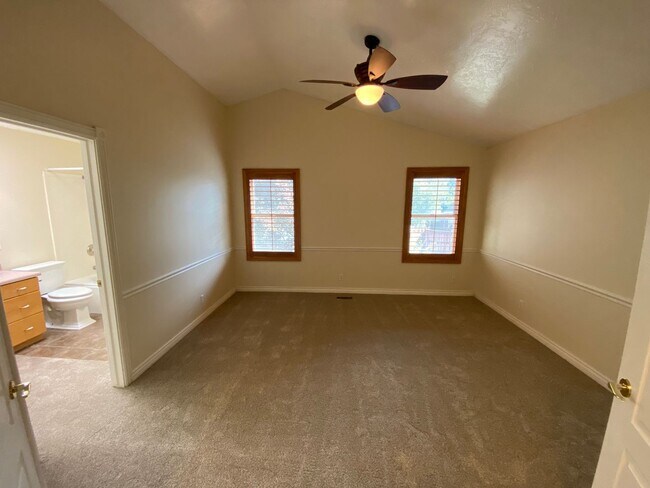 Building Photo - 4 Bed 2 1/2 Bath Home in Sandy