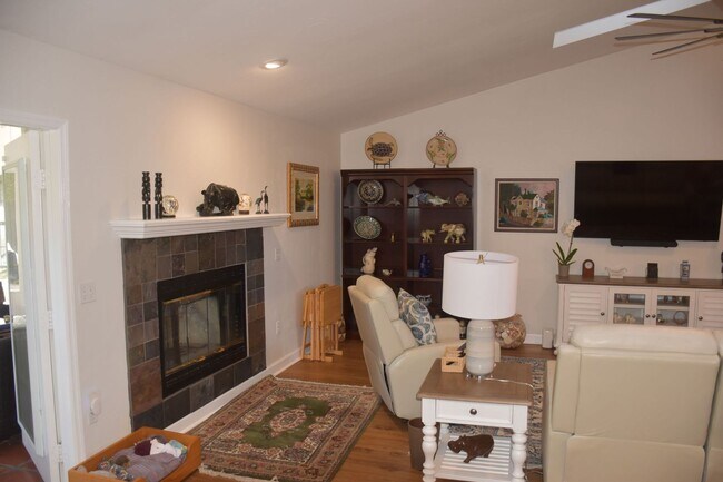 Building Photo - 3/2 Home in The Reserve