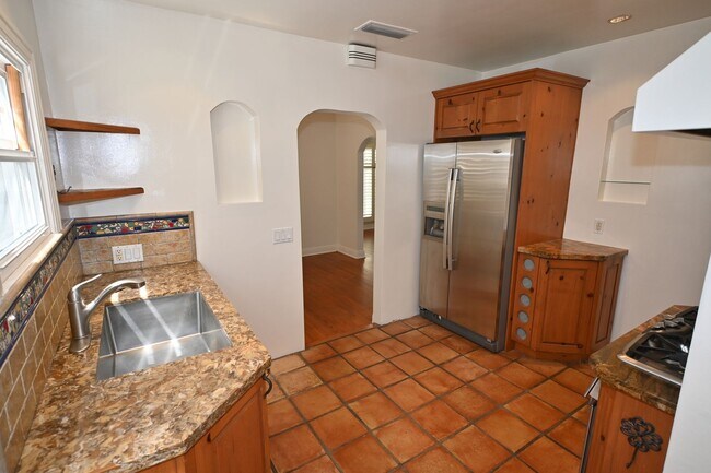 Building Photo - Beautiful 2 Bed 2 Bath Single Story House in Belmont Shore of Long Beach