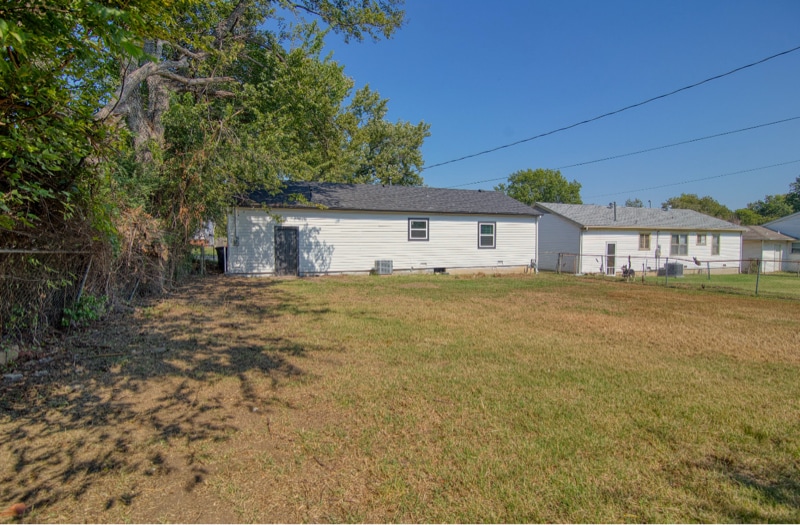 Building Photo - 2114 W 48th Pl