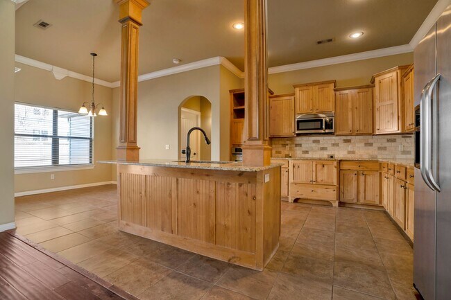 Building Photo - Stunning 4 Bed 2 Bath Home close to Elm Springs Walmart!