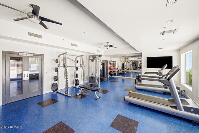 Building Photo - 945 E Playa Del Norte Dr