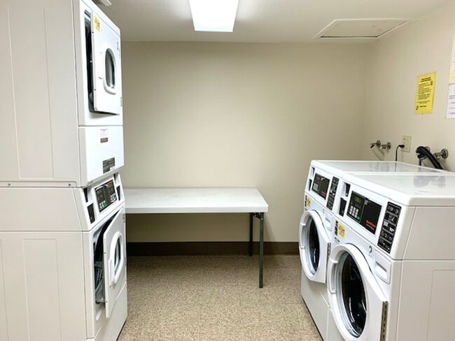 Building Photo - 2901 Peninsula Rd