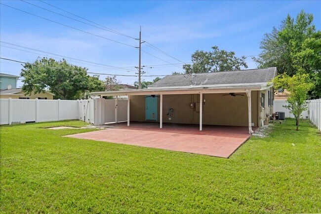 Building Photo - 3901 W Swann Ave