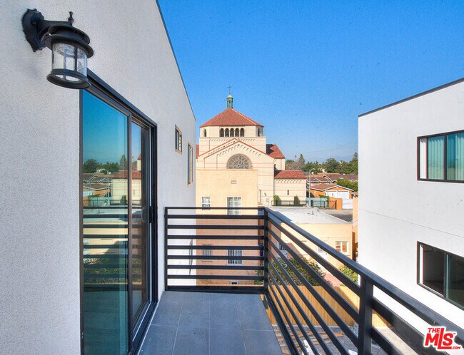 Building Photo - 4308 Normandie Ave