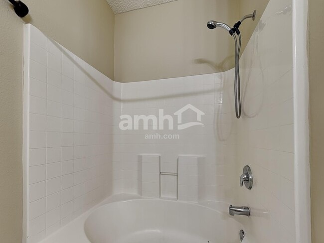 Building Photo - 521 Amsonia Cir