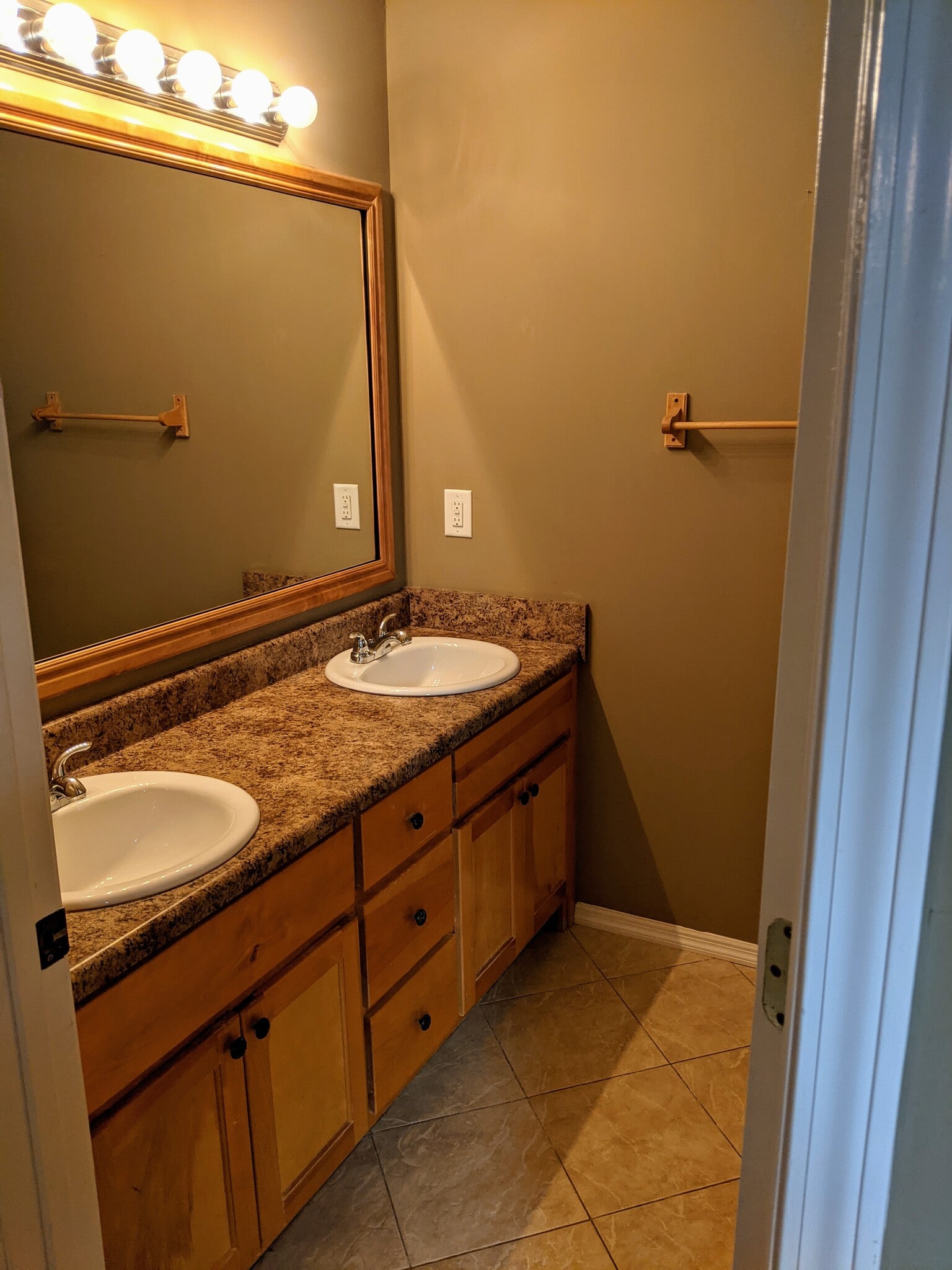 Building Photo - 458 Austin St