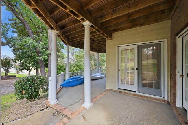 Building Photo - 108 Clay Cir