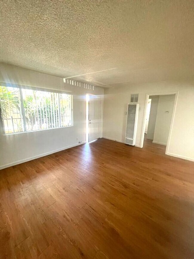 Primary Photo - $1650 / 1 bedroom, with low move in costs