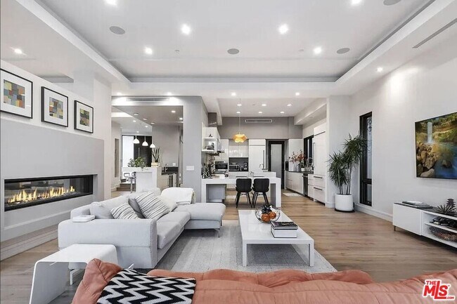 Building Photo - 16132 Alcima Ave