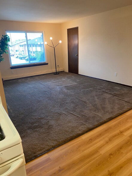 Building Photo - 6450 W Norwich Ave