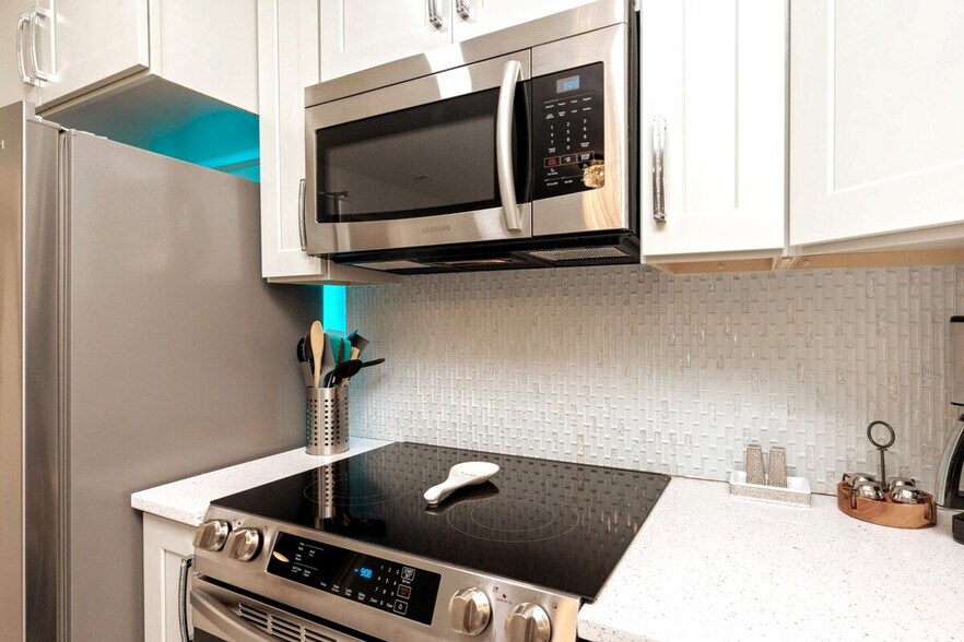 Building Photo - 4000 Gulf Terrace Dr