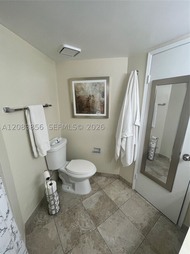 Building Photo - 9435 Fontainebleau Blvd