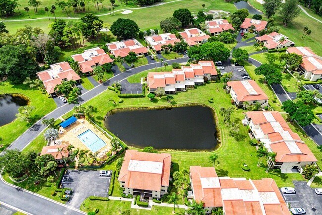 Building Photo - 8566 Casa Del Lago