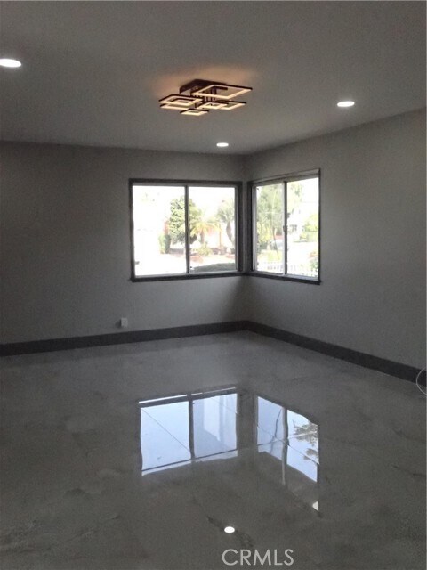 Building Photo - 16561 Monroe Ln