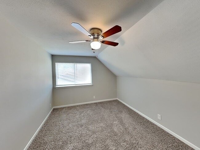 Building Photo - 1514 Regina Ct S