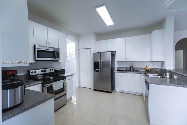 Building Photo - 2227 Portofino Ave