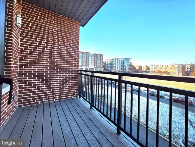 Building Photo - 737 Swann Ave