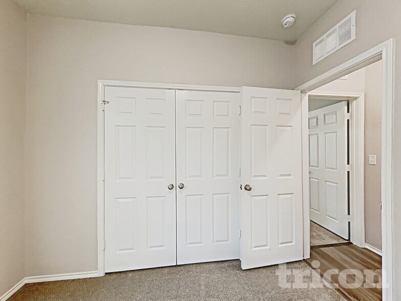 Building Photo - 221 Texas Thistle