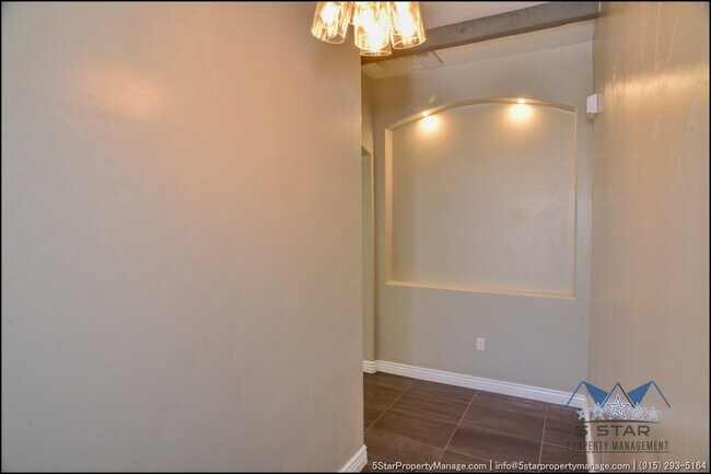 Building Photo - 14664 Sunny Land