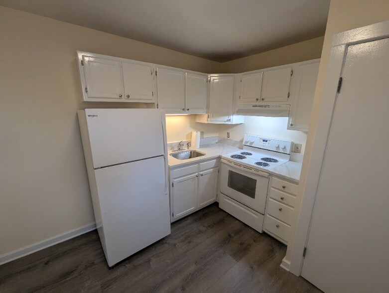 Building Photo - 4 Maple Leaf Ct