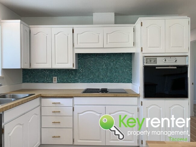 Building Photo - Renovated Rambler in Steilacoom Oasis