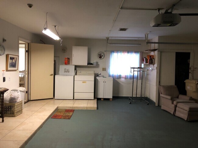 Building Photo - Lovely Home Steps Away From All the Amenities in Leisure World, in 45+ Active Adult Community Ava...