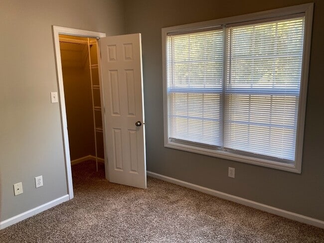 Building Photo - 3514 Choctaw Dr SE