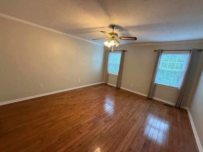 Building Photo - 5556 Hunters Hill Rd